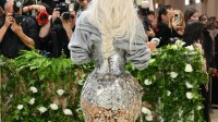 金卡戴珊出席Met Gala：好身材不逊年轻人