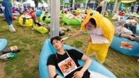 韩国户外举办首届睡觉大赛：比比谁是睡觉大王！