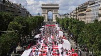 香榭丽舍大街举办4400人免费野餐 力图阻止大街衰落