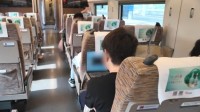 京沪高铁上的班味严重超标 网友:高铁成移动工位