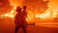 洛杉矶富人有钱能让山火改道：雇私人消防队时薪2000美元